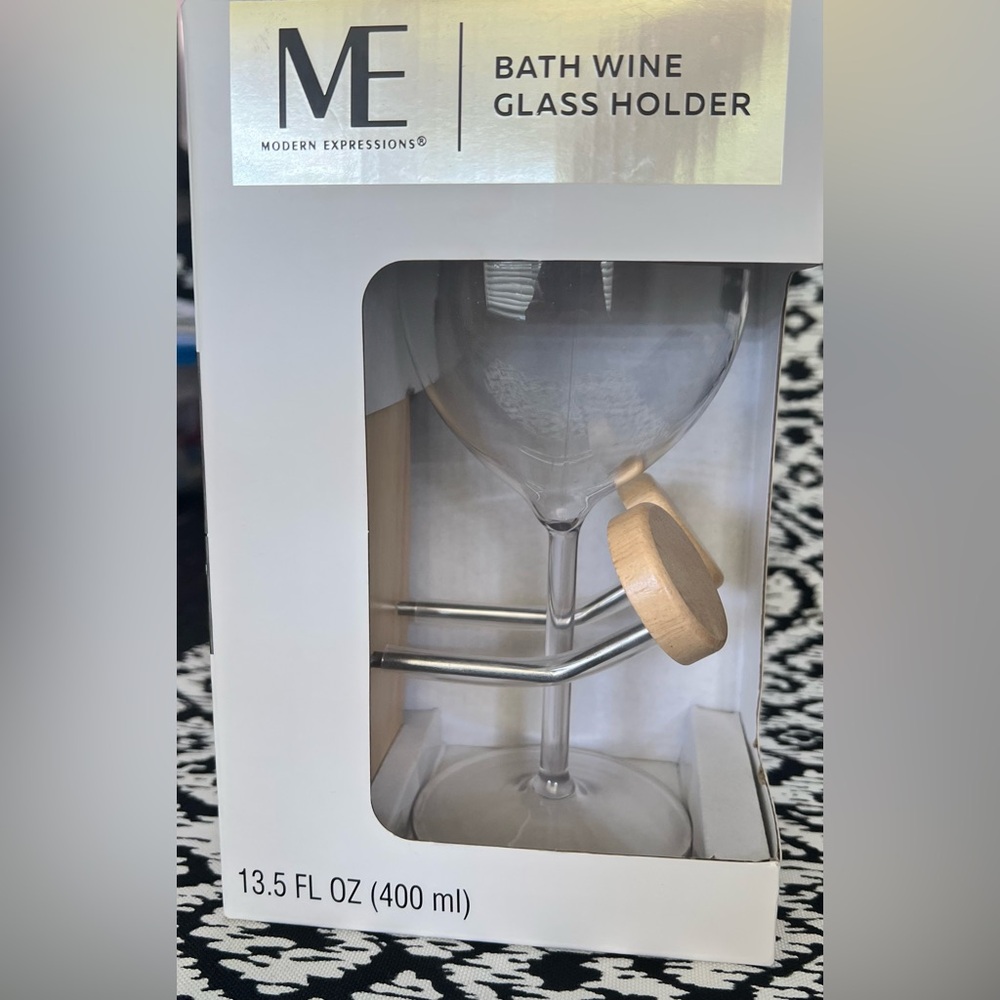 Expressions Bath Wine Glass Holder -Clear plastic wine glass -Silver wooden rack